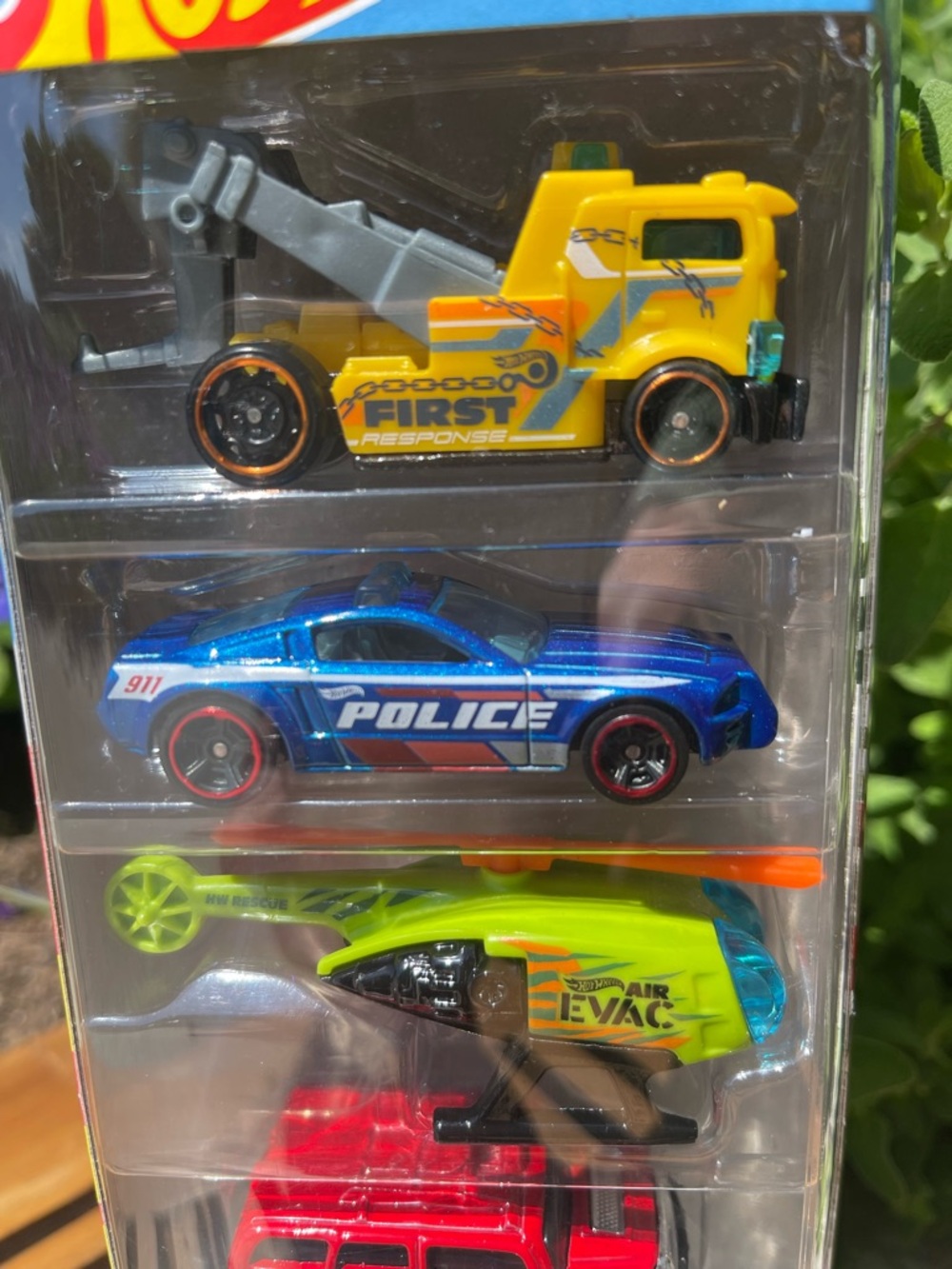 Mattel Hot Wheels Priority Patrol 5 Pack -Emergency Rescue Services; helicopter - Picture 3 of 4